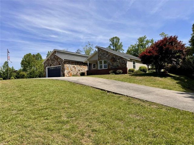 195 Hogsed Road, Hiawassee, GA 30546