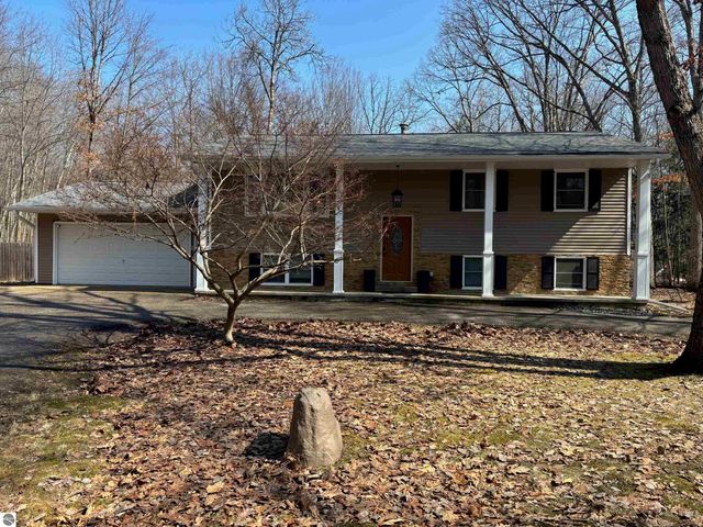 760 Hiawatha Drive, Mt Pleasant, MI 48858