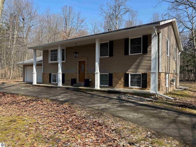 760 Hiawatha Drive, Mt Pleasant, MI 48858