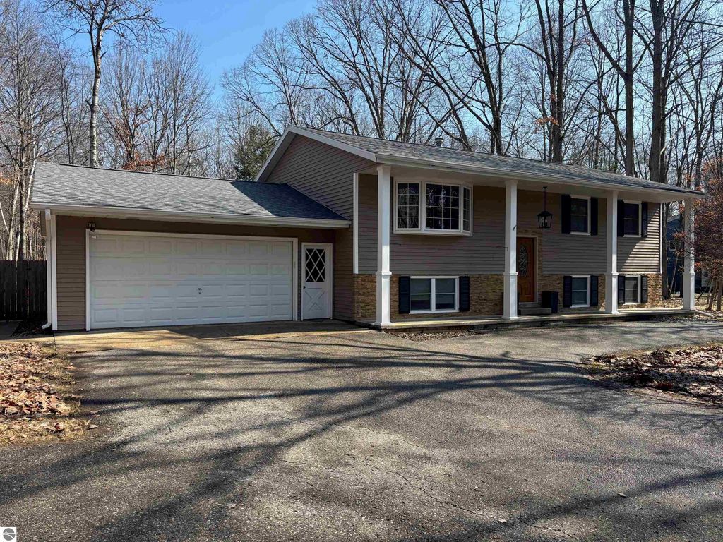 760 Hiawatha Drive, Mt Pleasant, MI 48858