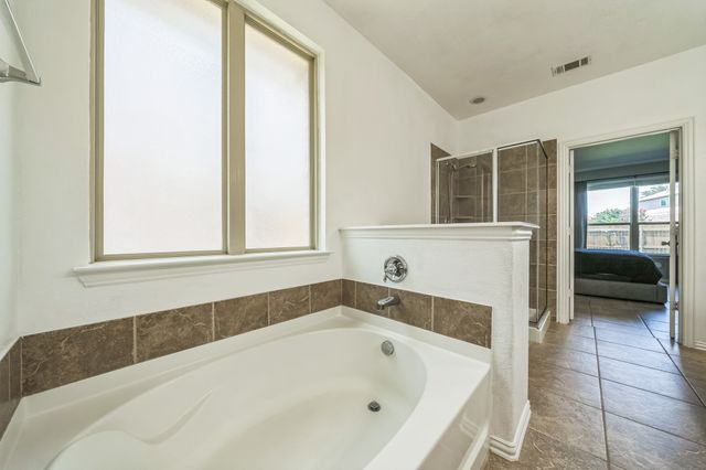 8852 Night Wind Lane, Fort Worth, TX 76244
