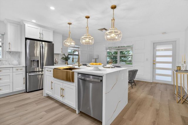 1927 SHORE ACRES BOULEVARD NE, St Petersburg, FL 33703