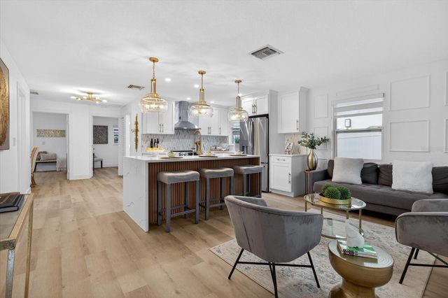 1927 SHORE ACRES BOULEVARD NE, St Petersburg, FL 33703