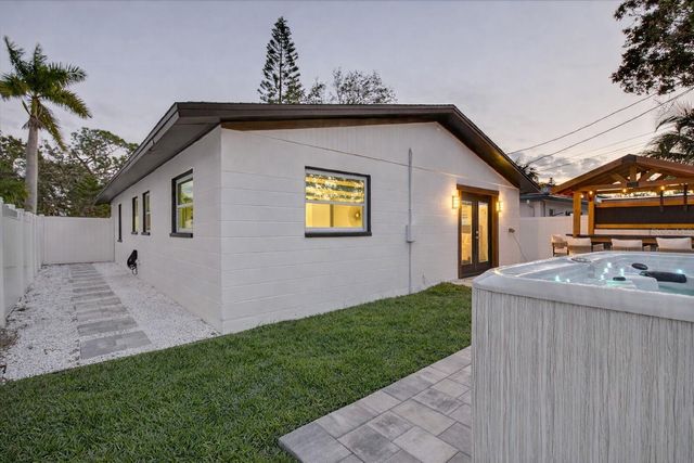 1927 SHORE ACRES BOULEVARD NE, St Petersburg, FL 33703