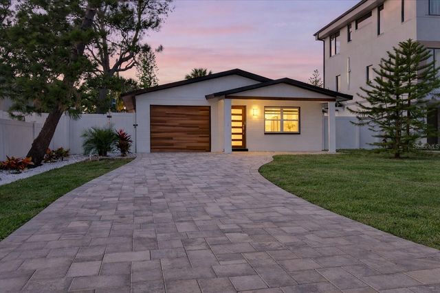 1927 SHORE ACRES BOULEVARD NE, St Petersburg, FL 33703