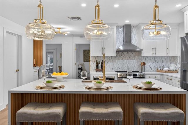 1927 SHORE ACRES BOULEVARD NE, St Petersburg, FL 33703