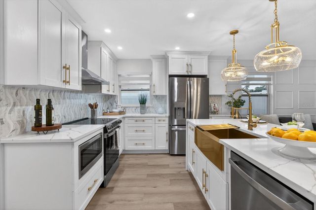 1927 SHORE ACRES BOULEVARD NE, St Petersburg, FL 33703