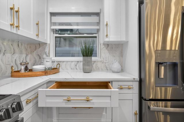 1927 SHORE ACRES BOULEVARD NE, St Petersburg, FL 33703