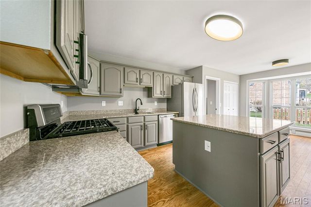 53 Log Hill Lane, Ballwin, MO 63011