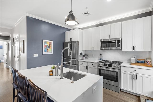 578 Massachusetts Ave 3, Boston, MA 02118