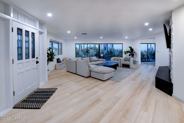 7135 N Skyway Drive, Tucson, AZ 85718