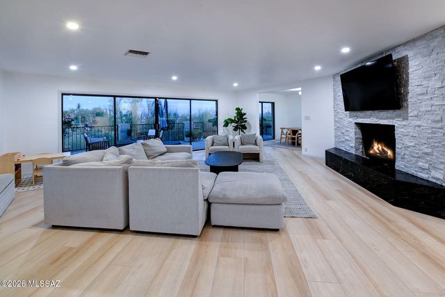 7135 N Skyway Drive, Tucson, AZ 85718