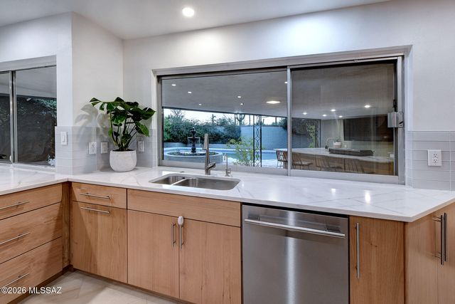 7135 N Skyway Drive, Tucson, AZ 85718