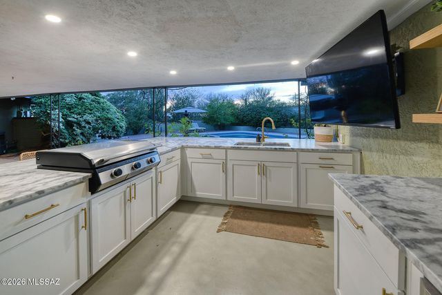 7135 N Skyway Drive, Tucson, AZ 85718