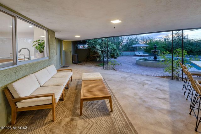 7135 N Skyway Drive, Tucson, AZ 85718