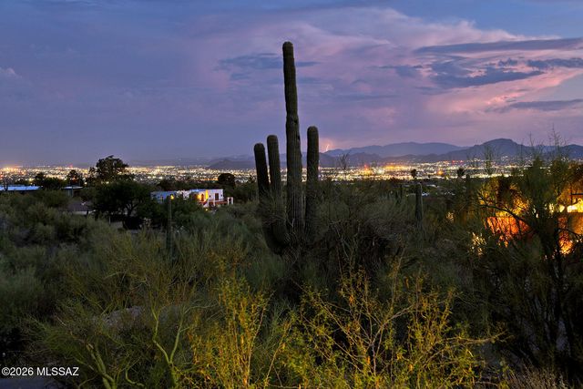 7135 N Skyway Drive, Tucson, AZ 85718
