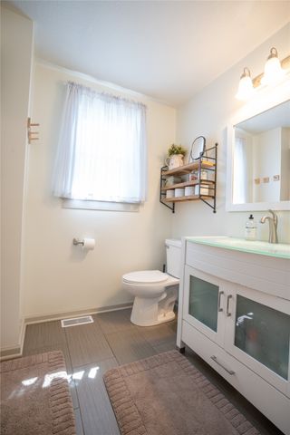 902 E Court Avenue, Winterset, IA 50273