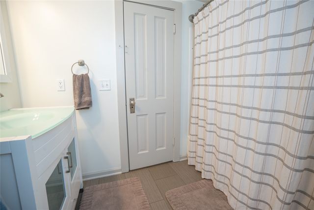 902 E Court Avenue, Winterset, IA 50273