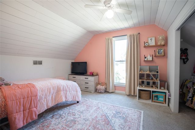 902 E Court Avenue, Winterset, IA 50273