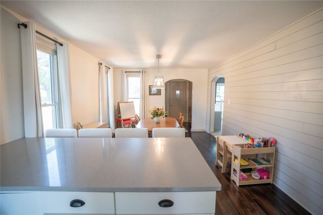 902 E Court Avenue, Winterset, IA 50273