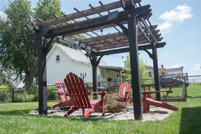 902 E Court Avenue, Winterset, IA 50273