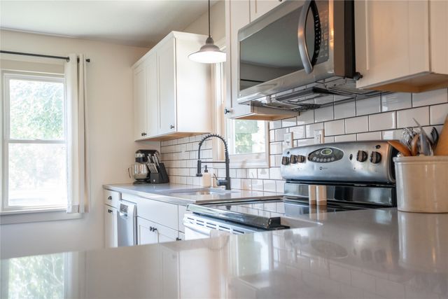 902 E Court Avenue, Winterset, IA 50273