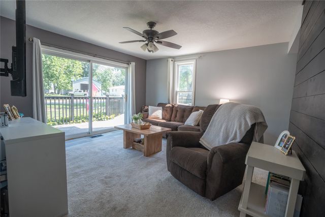902 E Court Avenue, Winterset, IA 50273