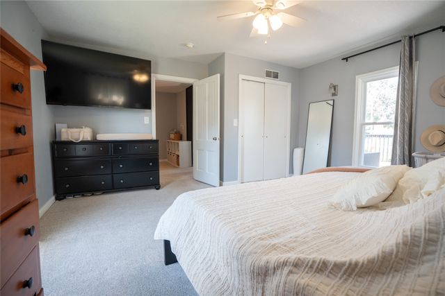 902 E Court Avenue, Winterset, IA 50273