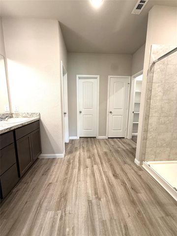 2268 Riveroaks Drive, West Columbia, TX 77486