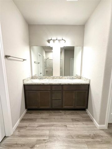 2268 Riveroaks Drive, West Columbia, TX 77486