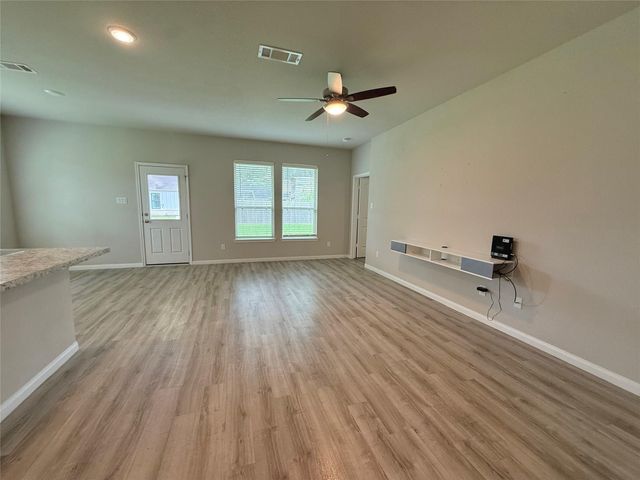 2268 Riveroaks Drive, West Columbia, TX 77486