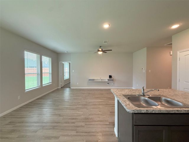 2268 Riveroaks Drive, West Columbia, TX 77486