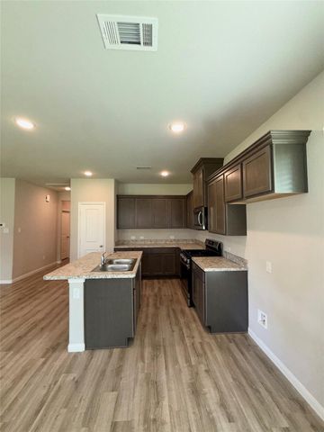 2268 Riveroaks Drive, West Columbia, TX 77486
