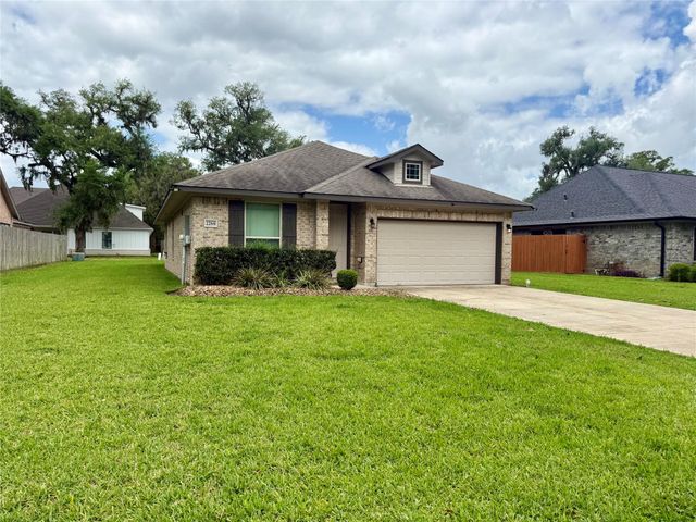 2268 Riveroaks Drive, West Columbia, TX 77486
