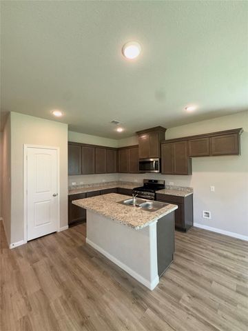 2268 Riveroaks Drive, West Columbia, TX 77486