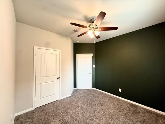 2268 Riveroaks Drive, West Columbia, TX 77486