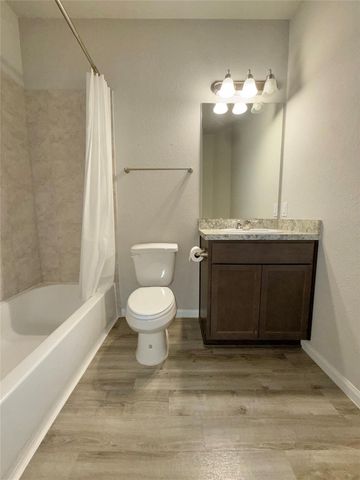2268 Riveroaks Drive, West Columbia, TX 77486