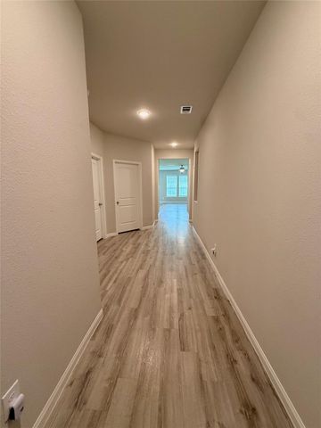 2268 Riveroaks Drive, West Columbia, TX 77486
