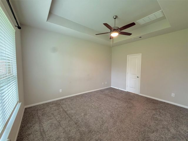 2268 Riveroaks Drive, West Columbia, TX 77486