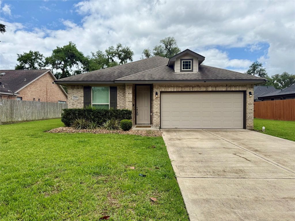 2268 Riveroaks Drive, West Columbia, TX 77486