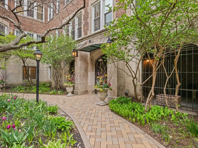 6334 N Sheridan Road 3F, Chicago, IL 60660