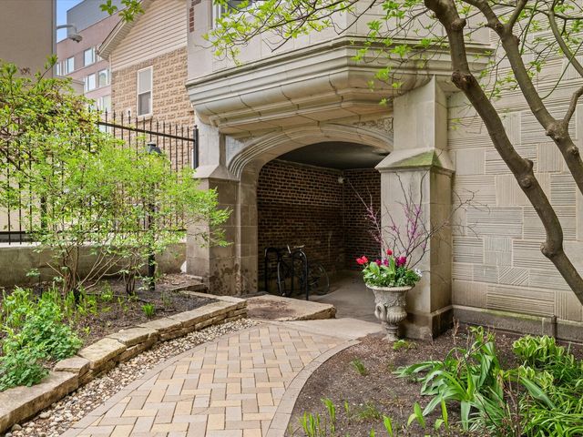 6334 N Sheridan Road 3F, Chicago, IL 60660