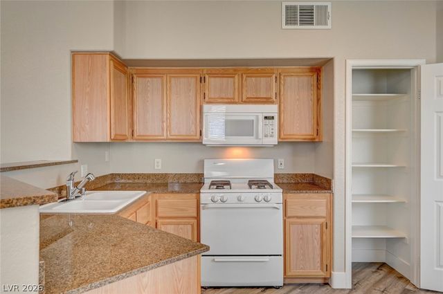 10550 West ALEXANDER Road 2216, Las Vegas, NV 89129