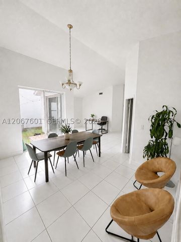 9763 NW 29th St, Doral, FL 33172