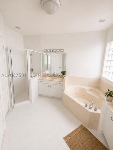 9763 NW 29th St, Doral, FL 33172