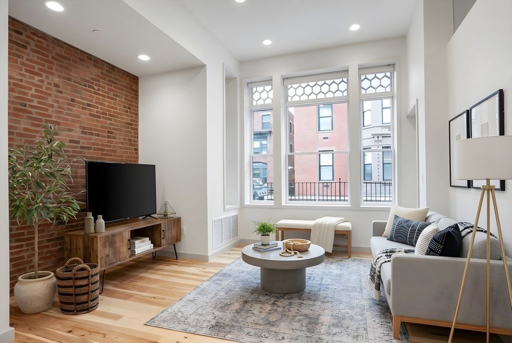 163 Newbury Street 1, Boston, MA 02116