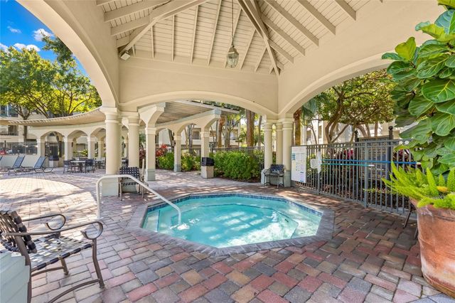 726 SEAGATE DRIVE 726, Tampa, FL 33602