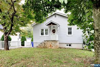 15 Crescent Avenue, Totowa, NJ 07512