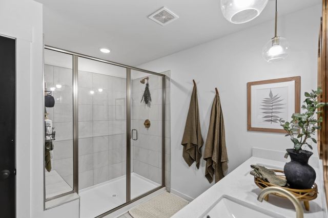 607 Ballard Dr, White House, TN 37188