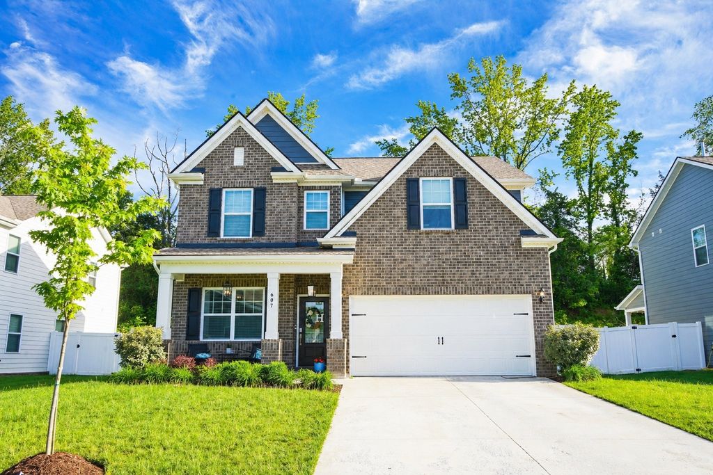 607 Ballard Dr, White House, TN 37188